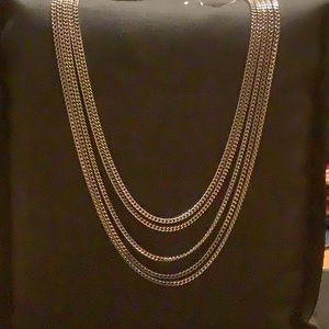 🎱 EUC Silver Necklace- Triple Layer Chains